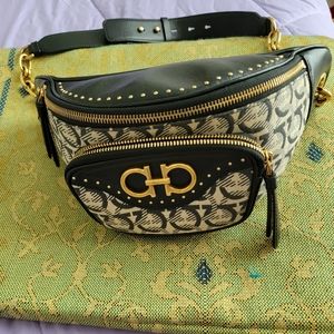 Ferragamo waste or should bag authentic